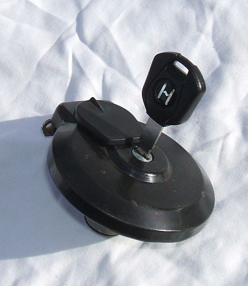 1983 Honda VF750 Interceptor FUEL FILLER GAS CAP W KEY